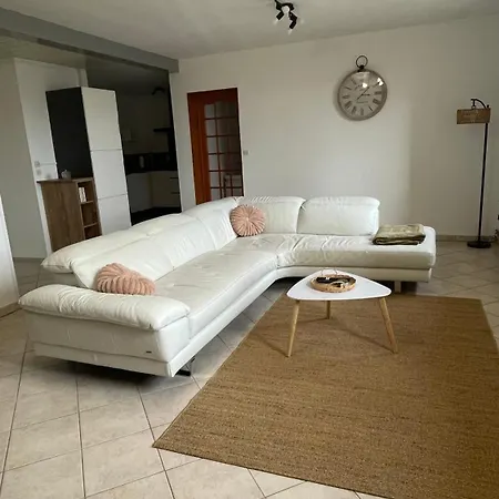 Апартаменты Le Zoe Бурбур